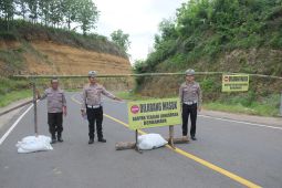 JLS putus akibat longsor, wisatawan diimbau gunakan jalur alternatif