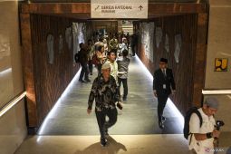 Terowongan Silaturahim dibuka untuk peserta misa hari ini