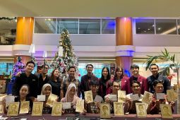 Barista tuli gunakan ampas kopi untuk lukisan bertema Natal-Tahun Baru