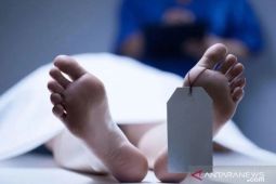 Polisi melakukan olah TKP kasus penemuan mayat penjaga kantor di Lombok Timur