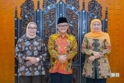 Khofifah bersama PP Muslimat NU silaturahim dengan Mendikdasmen