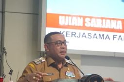 Pj Bupati Huwae Buka Ujian Sarjana Mahasiswa Program RPL