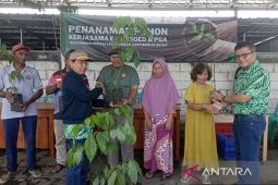 Unsoed: Lestarikan bumi dengan menanam bibit pohon