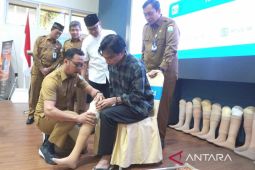 Baitul Mal beri bantuan 20 pasang kaki palsu bagi warga miskin di Aceh