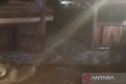 Banjir rob rendam rumah warga di selatan Sukabumi