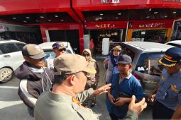Dishub Pontianak tertibkan juru parkir yang menunggak distribusi