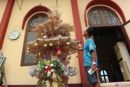 Pohon Natal unik di GKJW Jombang