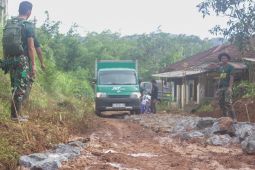 J&T Cargo berikan bantuan bagi korban banjir di Sukabumi dan Cianjur