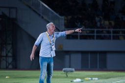 Manajemen Arema FC pecat pelatih Joel Cornelli