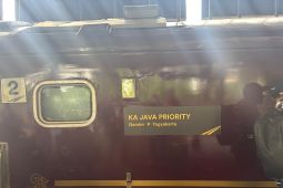 KAI Wisata lepas perjalanan perdana KA Java Priority rute Gambir - Yogya pulang-pergi