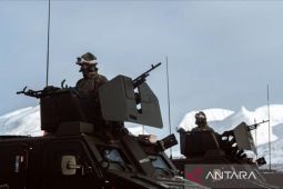 Kim Jong-un tinjau latihan militer Korut saat pemakzulan Yoon