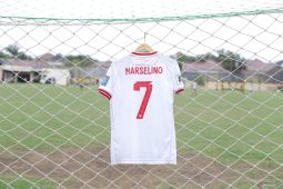 Jersi Marselino saat cetak dua gol  lawan Arab akan dilelang untuk renovasi sekolah di Surabaya