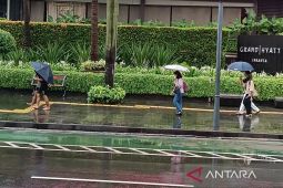 BMKG memprakirakan hujan ringan terjadi di sebagian besar wilayah RI