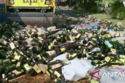 Polres Purwakarta musnahkan ribuan botol minuman beralkohol jelang libur Natal dan Tahun Baru