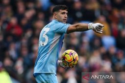 Kiper terlalu lama pegang bola akan dihukum sepak pojok