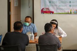 Kemenkes gelar pemeriksaan kesehatan awak bus di Terminal Purbaya Madiun