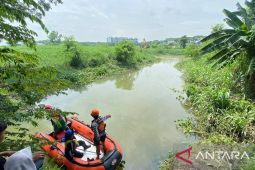 Wali Kota Surabaya minta masyarakat awasi balita saat musim hujan