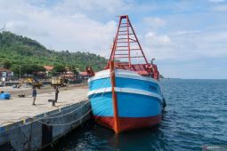Penyerahan kapal rampasan kepada nelayan
