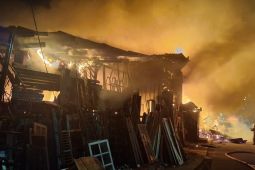 Sabtu dinihari, rumah dan gudang di Koja ludes terbakar