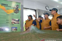 ESDM minister monitors volcanic activities for New Year safety