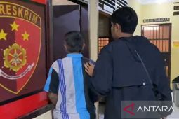 Diduga cemburu, pria ini siram air keras ke istri dan anaknya