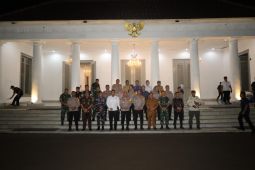 Kapolda Banten bersama Gubernur Banten laksanakan patroli malam tahun baru