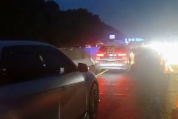 Petugas terapkan contraflow di jalan Tol Japek arah Jakarta pada arus balik liburan