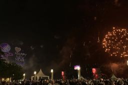 Pengunjung Ancol histeris lihat atraksi ribuan drone