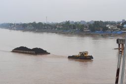 Pengangkutan batu bara via sungai di Jambi 11 juta ton