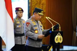 Kapolri lantik dua pejabat Mabes Polri dan enam Kapolda baru