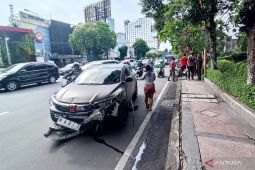Pengemudi becak meninggal dunia akibat kecelakaan di Basuki Rahmat Surabaya