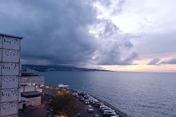 Hujan ringan hingga sedang guyur kota besar Indonesia hari ini, termasuk Lampung