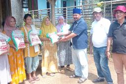 PWI Banten dan relawan bantu keluarga gadis hidrosefalus