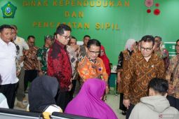 Kunjungan kerja Wamen Komdigi di Sidoarjo