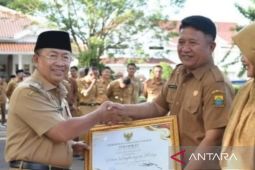 Pemkab Cianjur berikan penghargaan OPD capai target PAD 2024