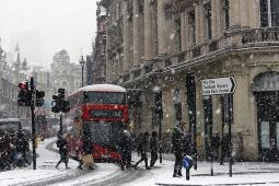 Cuaca ekstrem akibatkan listrik mati di ribuan rumah di Inggris