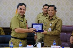 Pemkab Tangerang tertarik mengadopsi pelayanan kependudukan Kota Tangerang