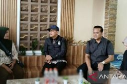 Menteri P2MI menginap di rumah mantan pekerja migran asal Karawang