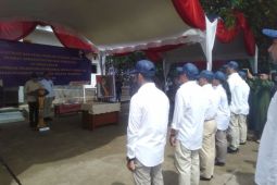 Menteri P2MI lantik 19 pejabat kementerian di kantor desa kantong PMI