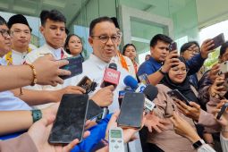 Anies tanggapi sanksi anak SD duduk di lantai di Medan Sumut