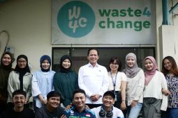 Menteri Lingkungan Hidup kunjungi fasilitas Pemulihan Material Waste4Change