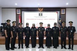 Kakanwil Harun Sulianto lantik sembilan pejabat Kemenkum Babel