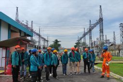 Mahasiswa Kediri kuliah lapangan di Gardu Induk Banaran