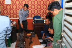 Polisi periksa kelengkapan dokumen senpi petugas Lapas Banyuwangi