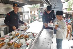 Polda Sumut salurkan Makan Bergizi Gratis di panti asuhan  Medan