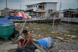 Pulau Jawa, pusat ekonomi nasional yang masih terbentur kemiskinan