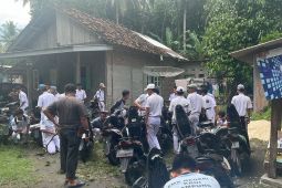 Polisi bubarkan tawuran antarpelajar di Pesisir Barat
