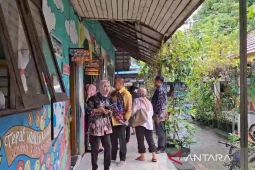 DPRD Banjarmasin tinjau beberapa sekolah yang hampir ambles