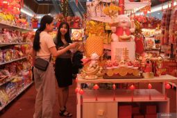 Penjualan pernak pernik Imlek di Pontianak