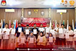 Tingkatkan kualitas kinerja, Jajaran KPU Bima  teken pakta integritas